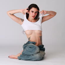  Nude