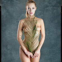  Nude