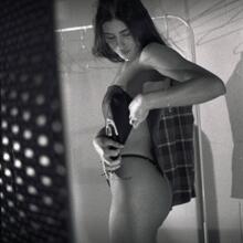  Nude