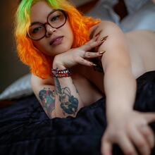  Nude