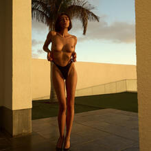  Nude