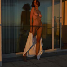  Nude
