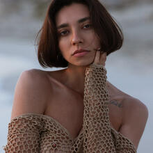  Nude