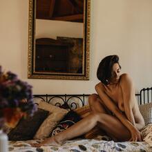  Nude