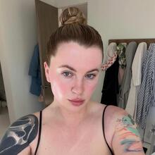  Nude
