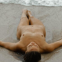  Nude