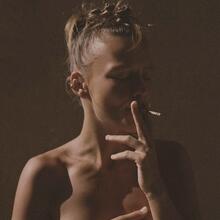  Nude