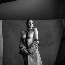  Nude