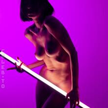  Nude