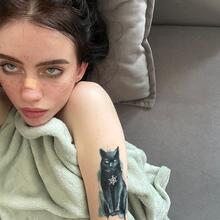  Nude