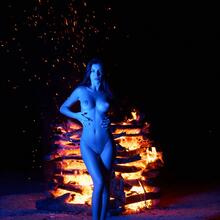  Nude