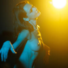  Nude