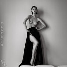  Nude