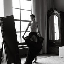  Nude