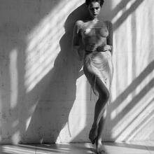  Nude