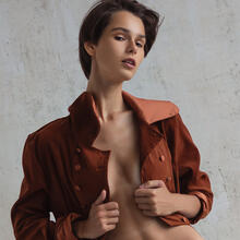  Nude