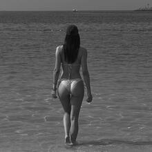  Nude