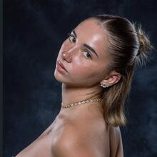  Nude