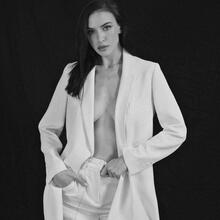  Nude