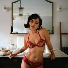  Nude