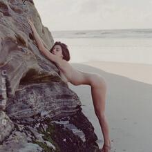  Nude