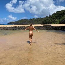  Nude