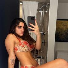  Nude