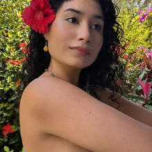  Nude