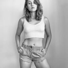  Nude