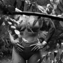  Nude