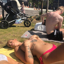  Nude