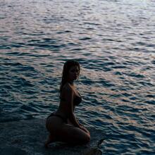  Nude