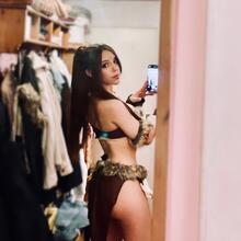  Nude