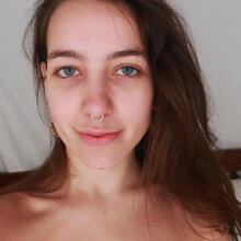  Nude