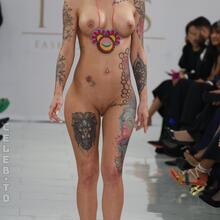  Nude