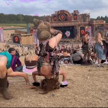  Nude
