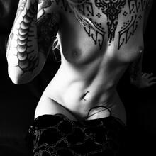 Nude