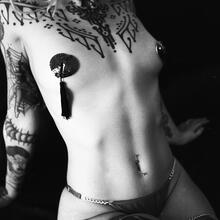  Nude