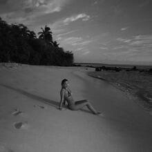  Nude