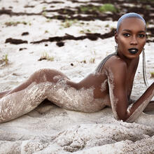  Nude