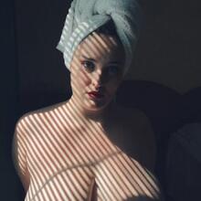  Nude