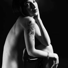  Nude