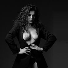  Nude