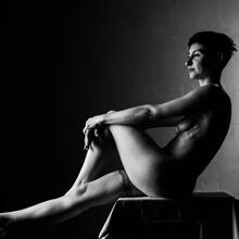  Nude