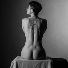  Nude