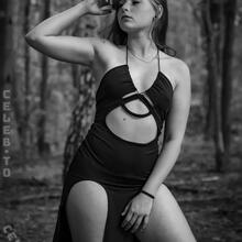  Nude