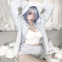  Nude
