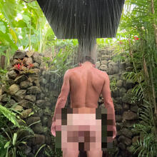  Nude