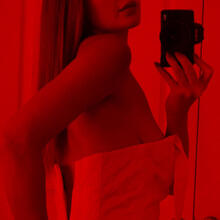  Nude