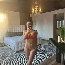  Nude